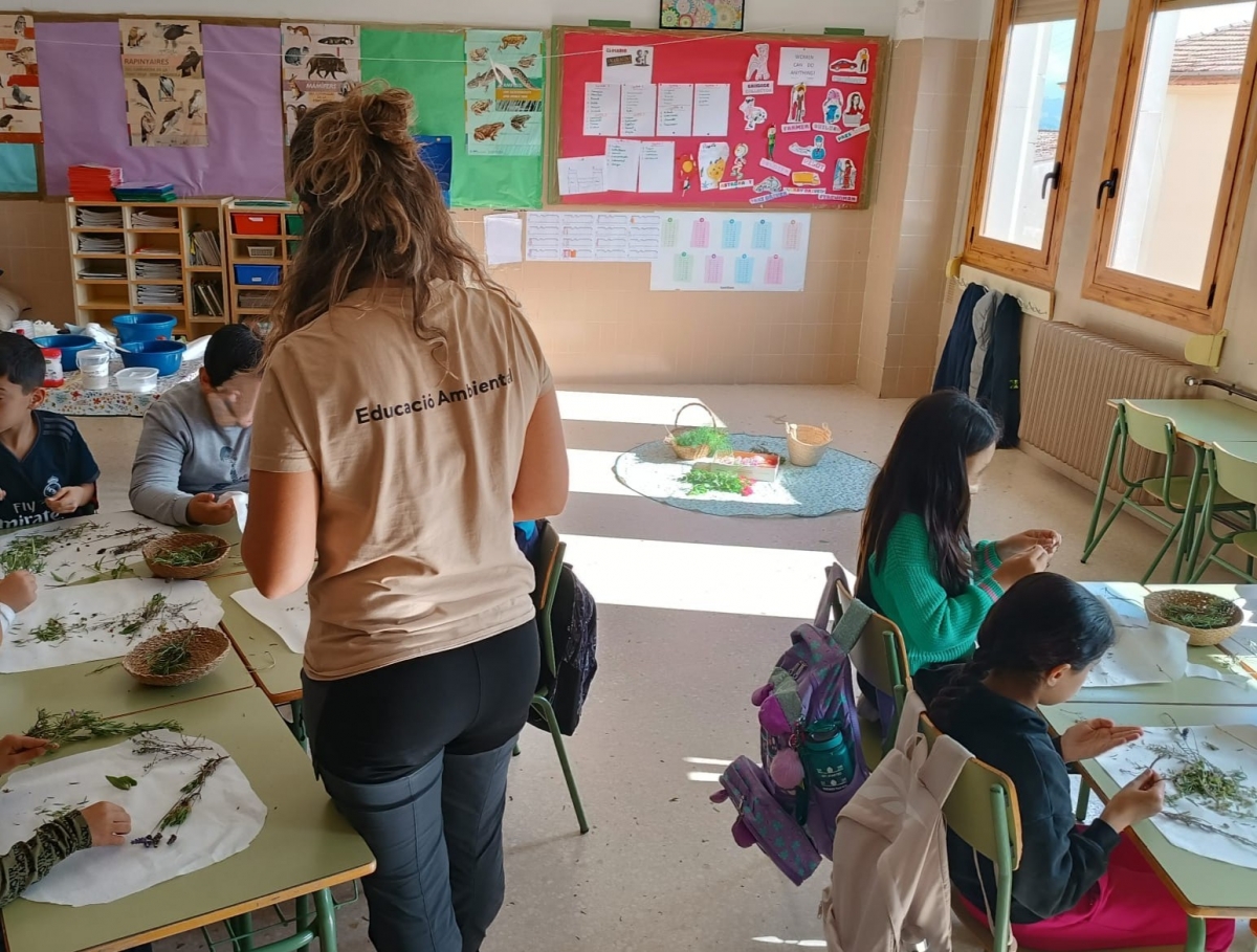 Actividad de educación ambiental con escolares. - Foto: AYUNTAMIENTO DE ALCOY