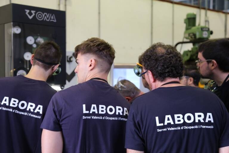 Imagen de archivo de personas beneficiarias de las Becas Empuju. - Foto: GVA