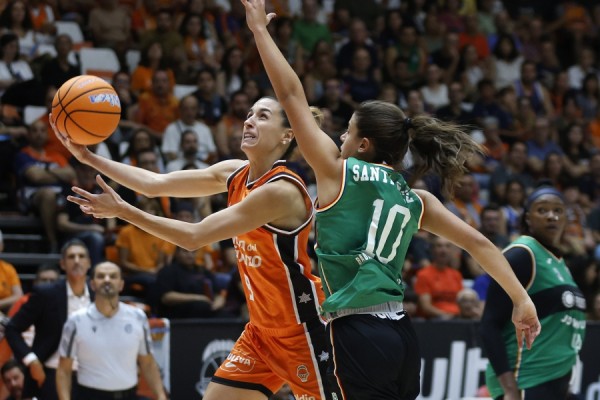 El Valencia Basket culmina la fiesta en la Fonteta con victoria 
