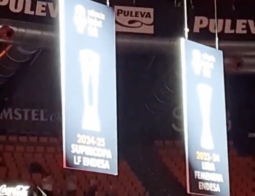 El Valencia Basket levanta la Liga y la Supercopa a la 'vitrina' del techo de la Fonteta
