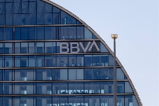 BBVA se dispara casi un 8% y lidera el Ibex 35 tras anunciar un reparto de 36.000 millones hasta 2028