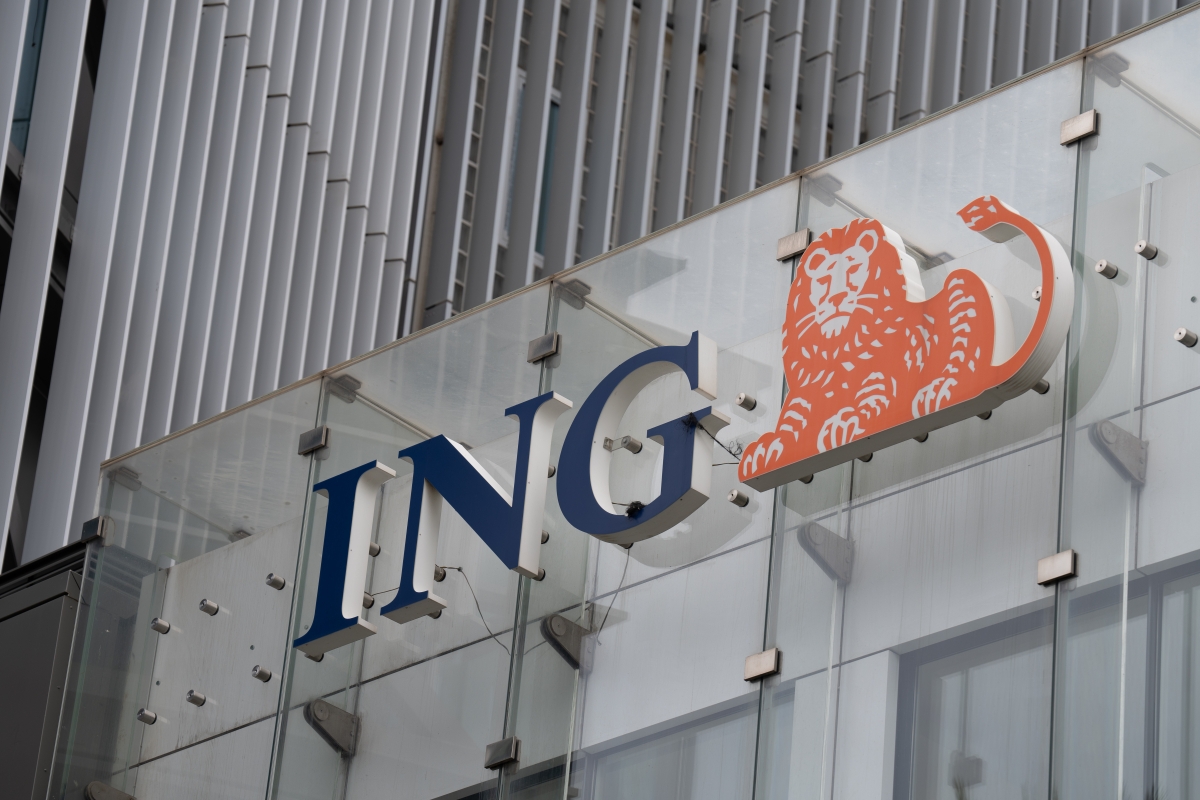 ING gana un 6,8% menos en el primer semestre, pero mejora objetivos