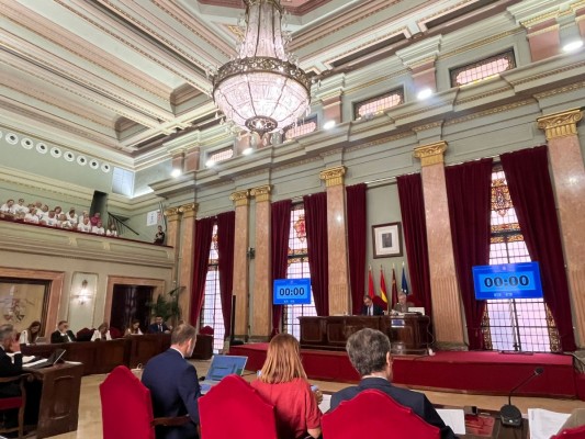 El Pleno de Murcia da luz verde al crédito extraordinario de 29 millones con el apoyo del PSOE y la abstención de Vox