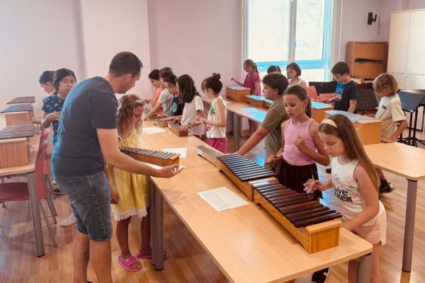 Más de 90 alumnos participan de las actividades estivales en el Centre de les Arts de Burriana
