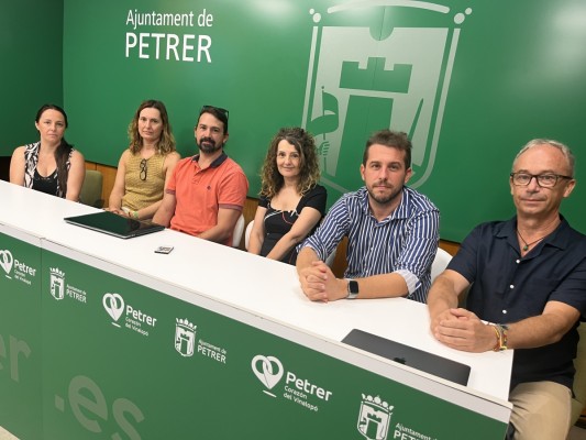 Inician una campaña de crowdfunding para litigar contra las torres eléctricas en el paraje de la Sierra del Caballo de Petrer