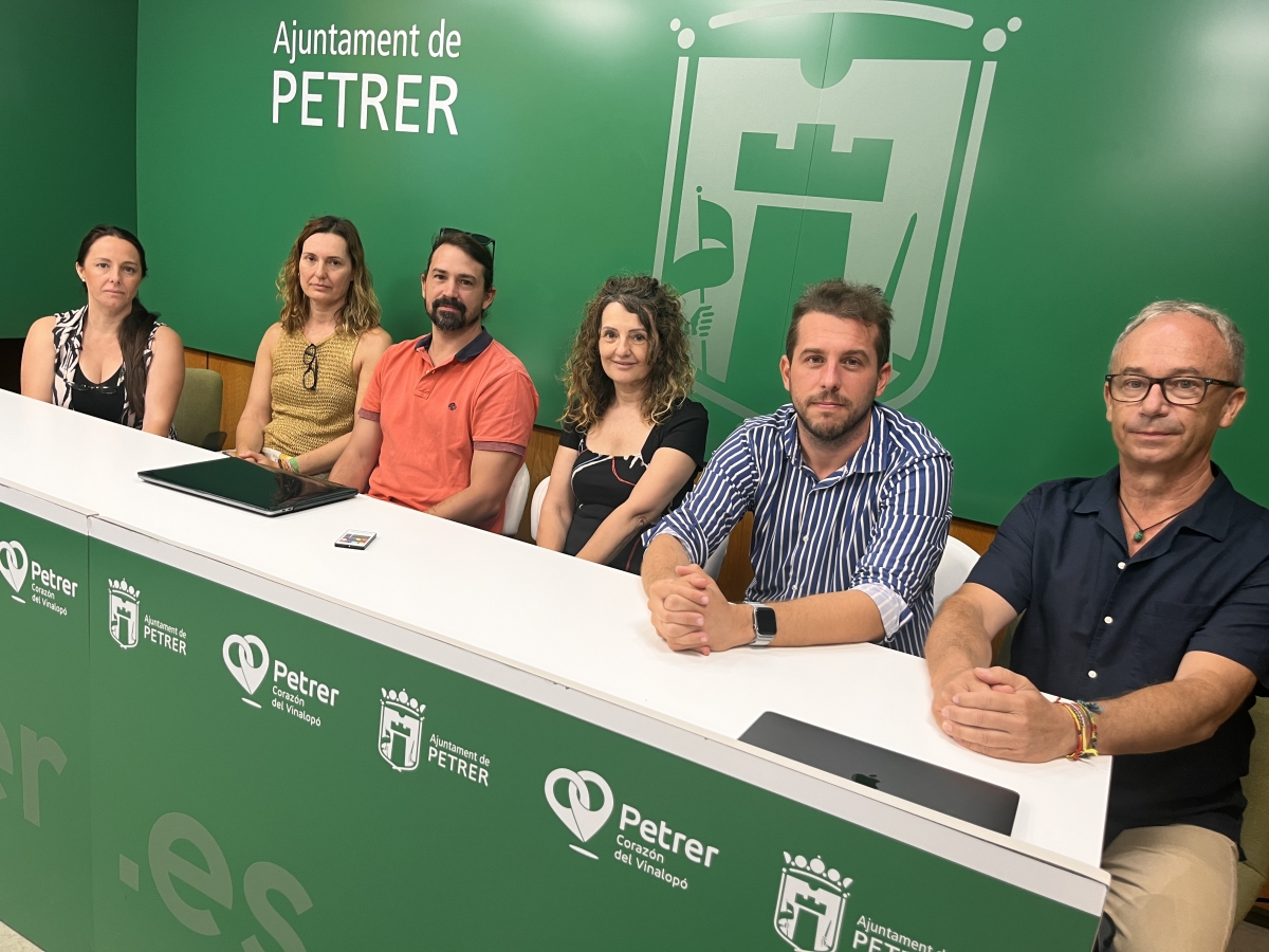 Inician una campaña de crowdfunding para litigar contra las torres eléctricas en el paraje de la Sierra del Caballo de Petrer