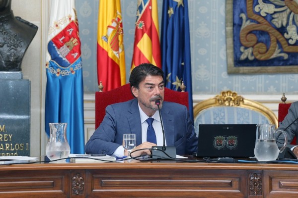 Barcala reitera ante los vecinos de Alicante su 