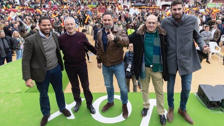 A la derecha, Antelo y Gestoso, junto con Garriga, Ortega Lara y Abascal.