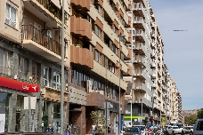 La fiebre de la conversión de locales en viviendas en Elche: casi una veintena de licencias en una semana