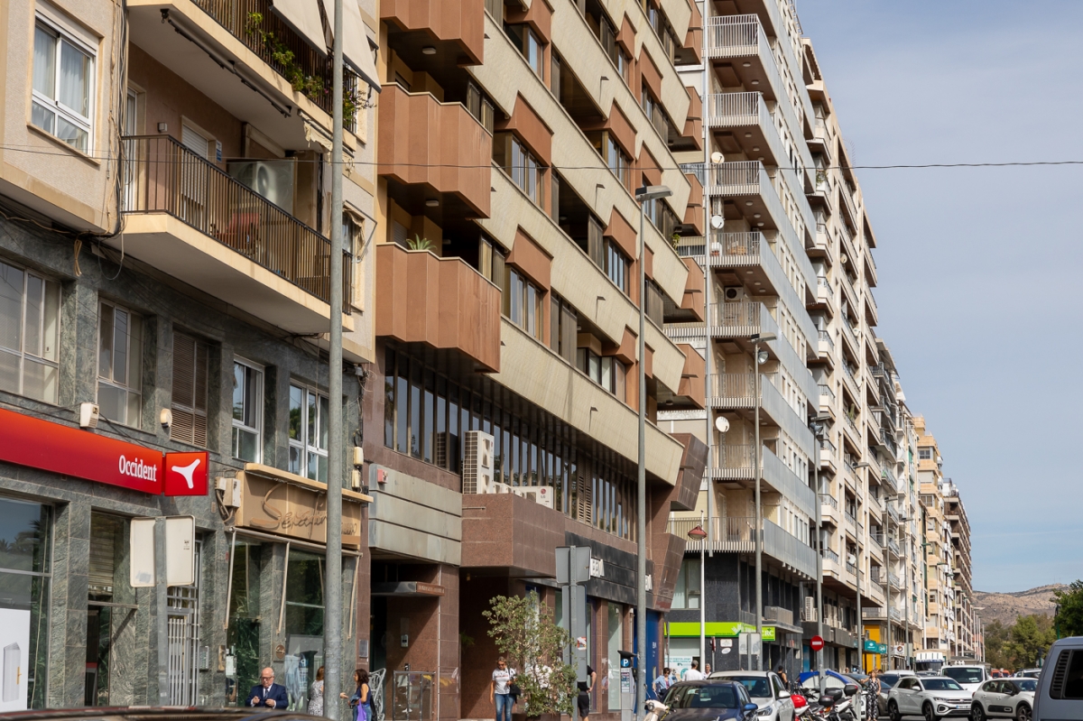 La fiebre de la conversión de locales en viviendas en Elche: casi una veintena de licencias en una semana