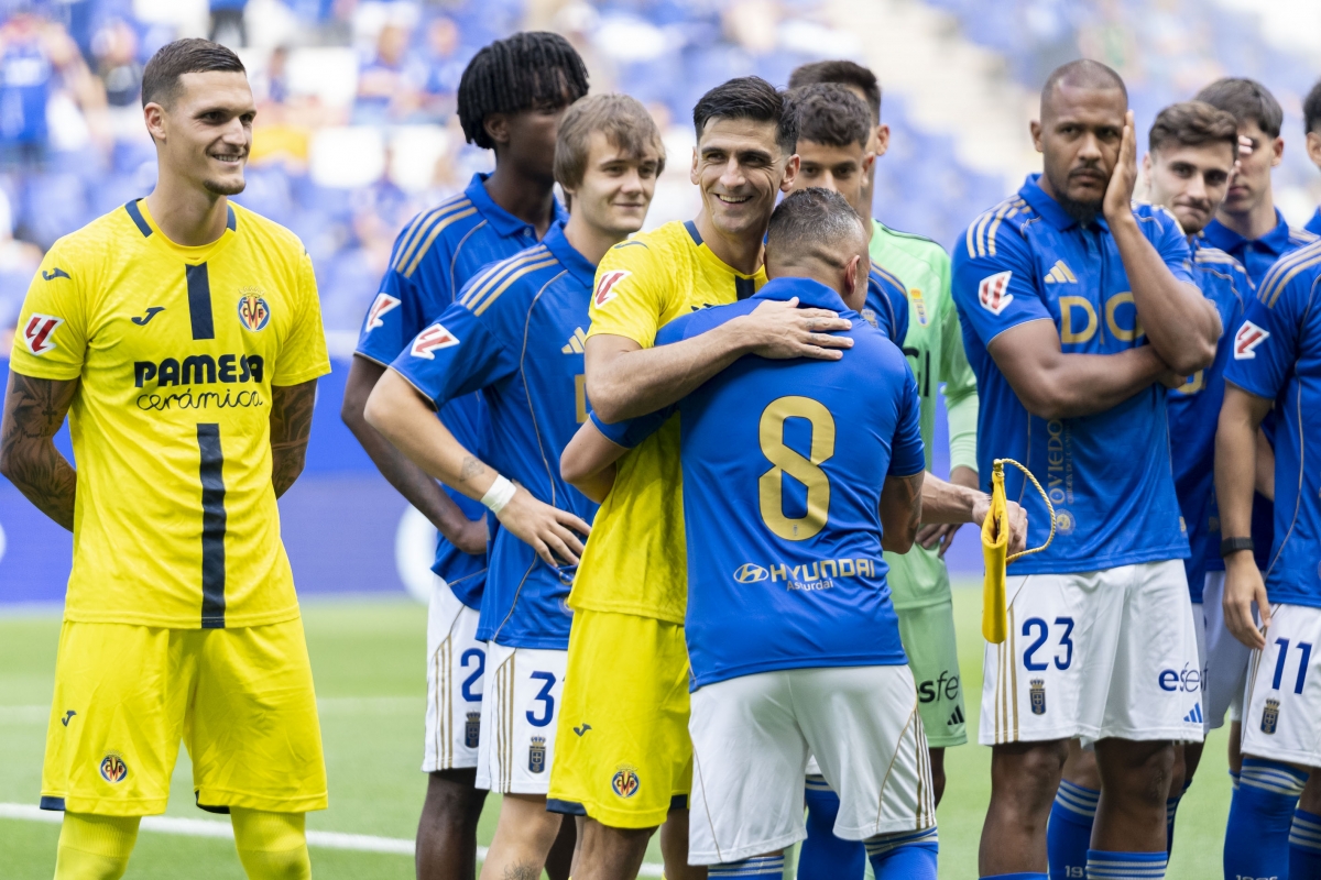 Un gris Villarreal sigue sin arrancar ante Genova y Oviedo en el triangular del Tartiere