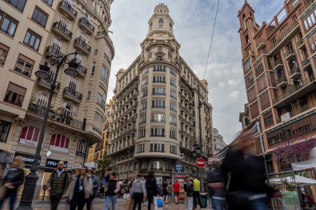 Inquilinos del edificio del centro de València que se quiere convertir en un hotel denuncian que persiste el 