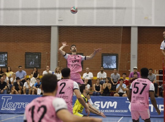 El UPV Léleman Conqueridor debuta con una gran victoria 