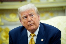 Trump maneja cuatro candidatos para presidir la Fed y excluye al secretario del Tesoro
