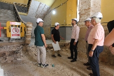 Descubren un tramo de la muralla medieval durante las obras del Palacio Almodóvar en Murcia: con torreón y foso incluido