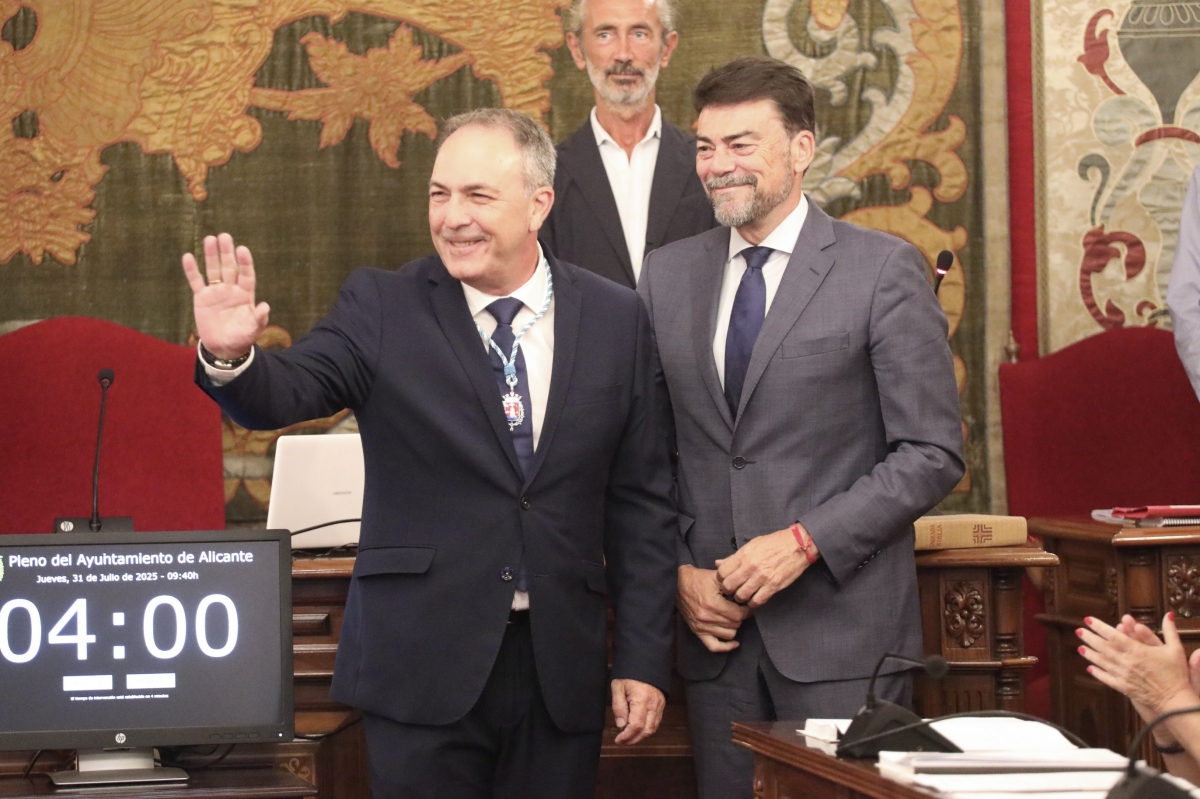 Barcala reordena su equipo: Rafael Alemañ, Limpieza, y Manuel Villar, súperconcejal con Deportes y RRHH