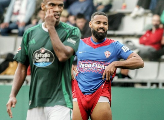 El Elche resbala en A Malata