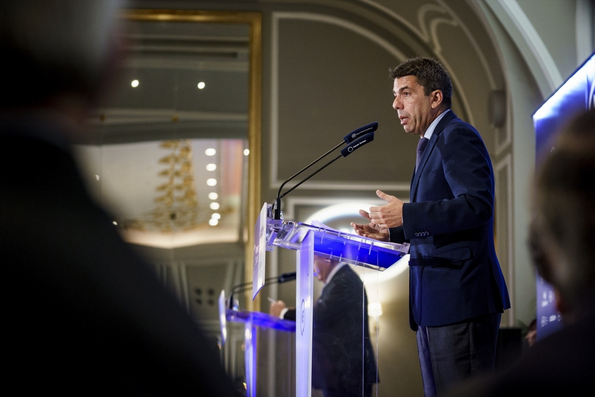 Mazón reduce a la mitad sus actos en Madrid y en Castellón el año de la Dana