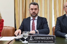 Escribano ficha al despacho de Sebastián Albella (expresidente CNMV) para la venta a Indra