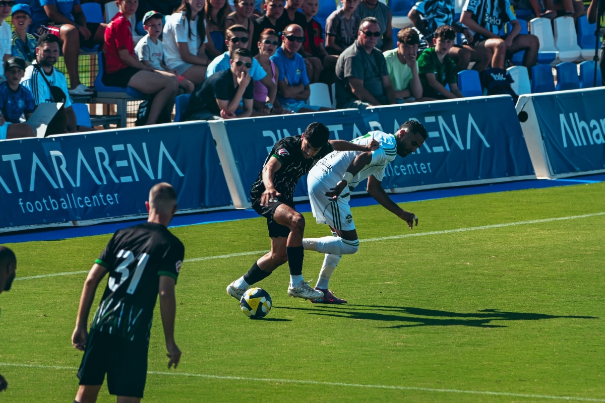El Elche acelera en su puesta a punto con un nuevo test ante el Al-Ain