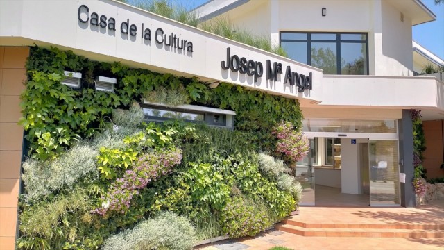 L'Eliana aprueba, con los votos de PSPV y Compromís, mantener el nombre de José Mª Ángel en la Casa de Cultura