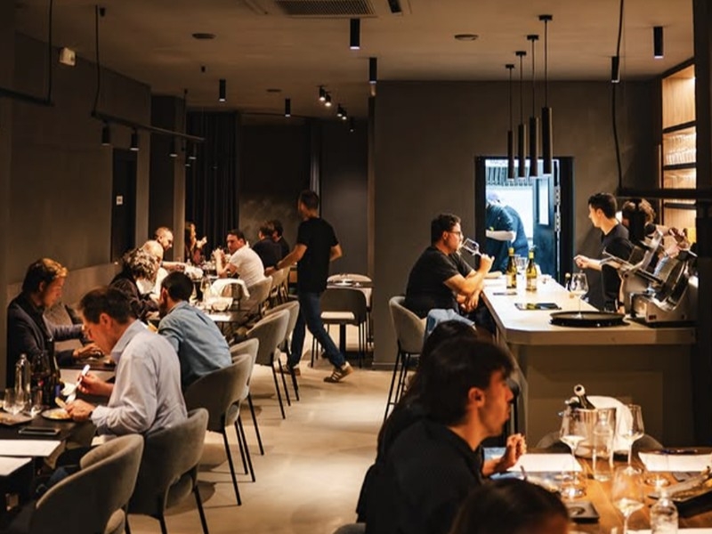 Serralunga: cuando el vino a copas se convierte en epicentro de la oferta