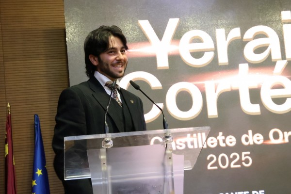 Yerai Cortés recibe el Castillete de Oro y cumple su sueño de formar parte del Cante de las Minas
