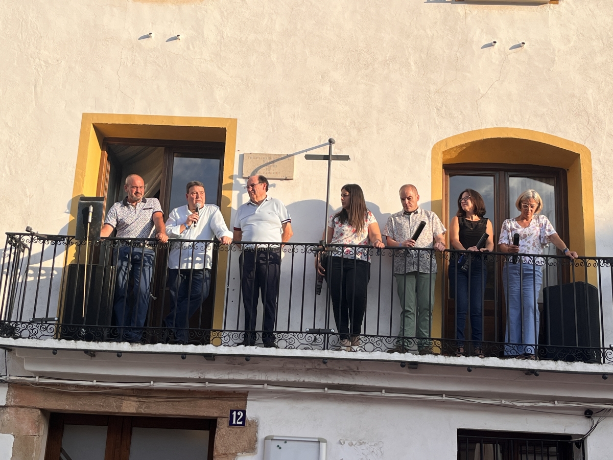 Un multitudinario Chupinazo abre las fiestas en honor a El Salvador y el Cristo de la Agonía de Les Useres