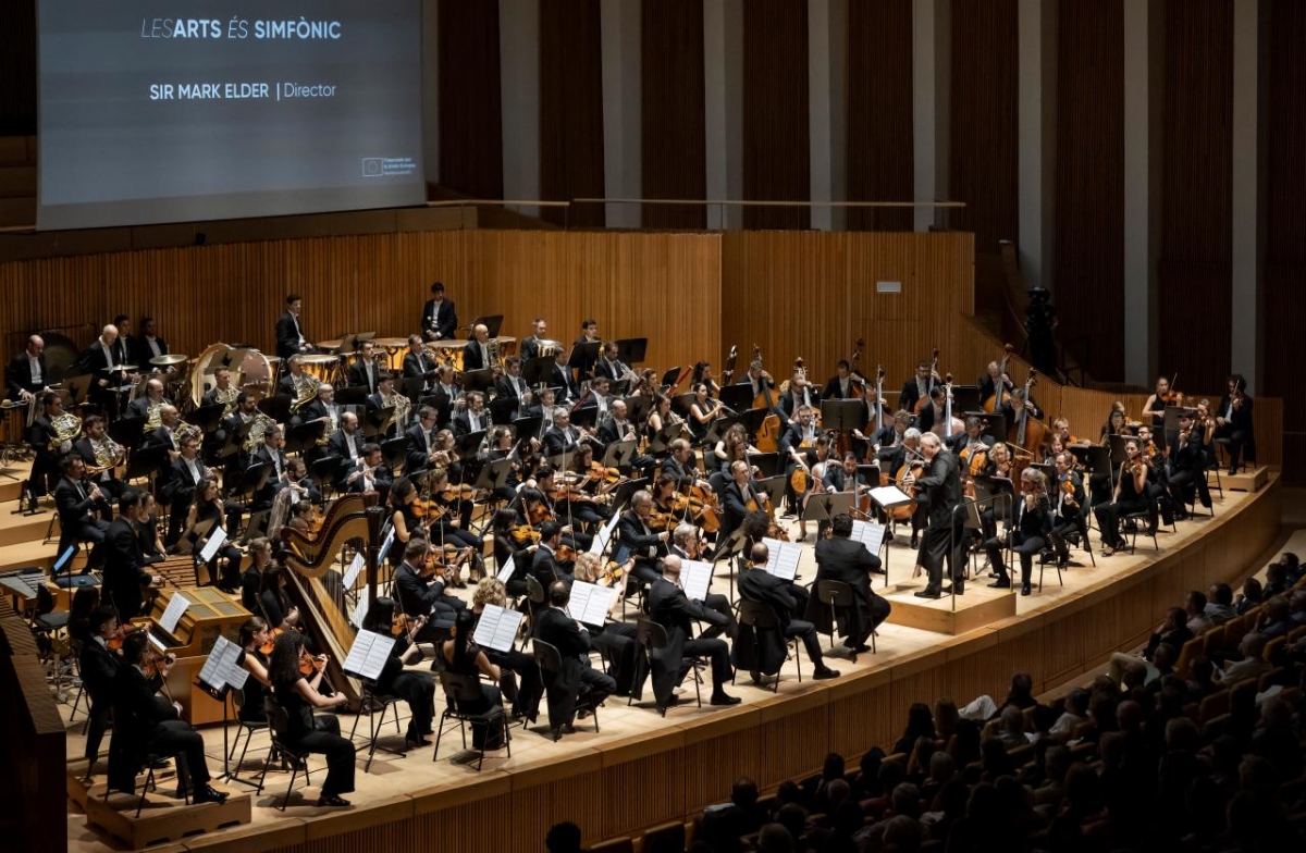 La Orquestra de la Comunitat hace su debut en San Sebastián bajo la dirección de Mark Elder