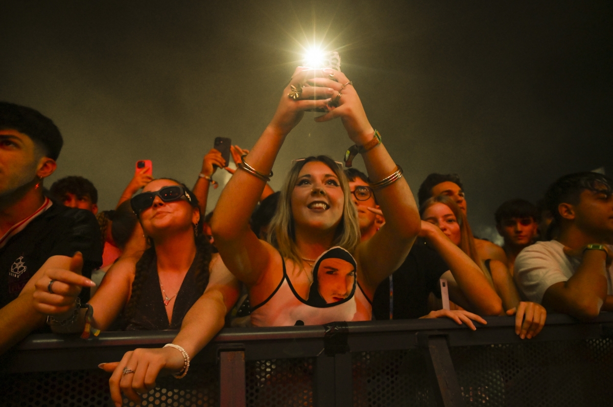 Miles de jóvenes vibran en el Arenal Sound de Burriana