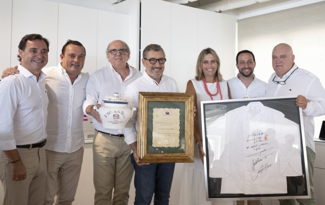 La sociedad gastronómica de l’Olla de la Plana premia al Celler de Can Roca