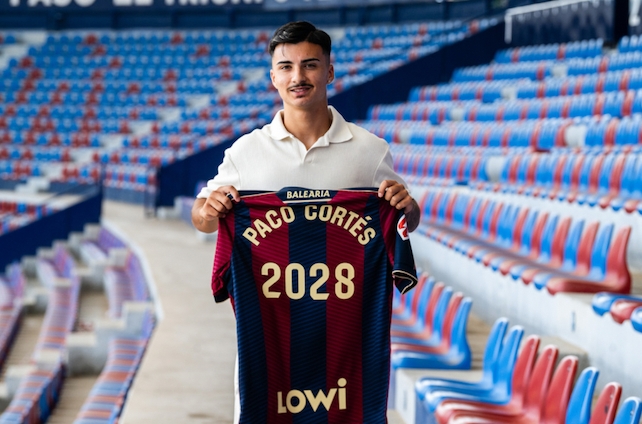 Paco Cortés amplía su vinculación con el Levante UD hasta 2028