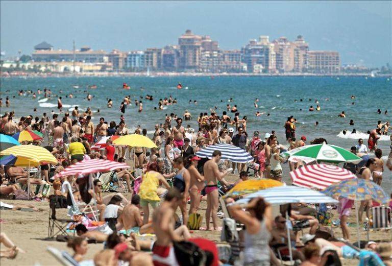 España batirá récord en 2024 con 95 millones de turistas foráneos y 128.000 millones euros