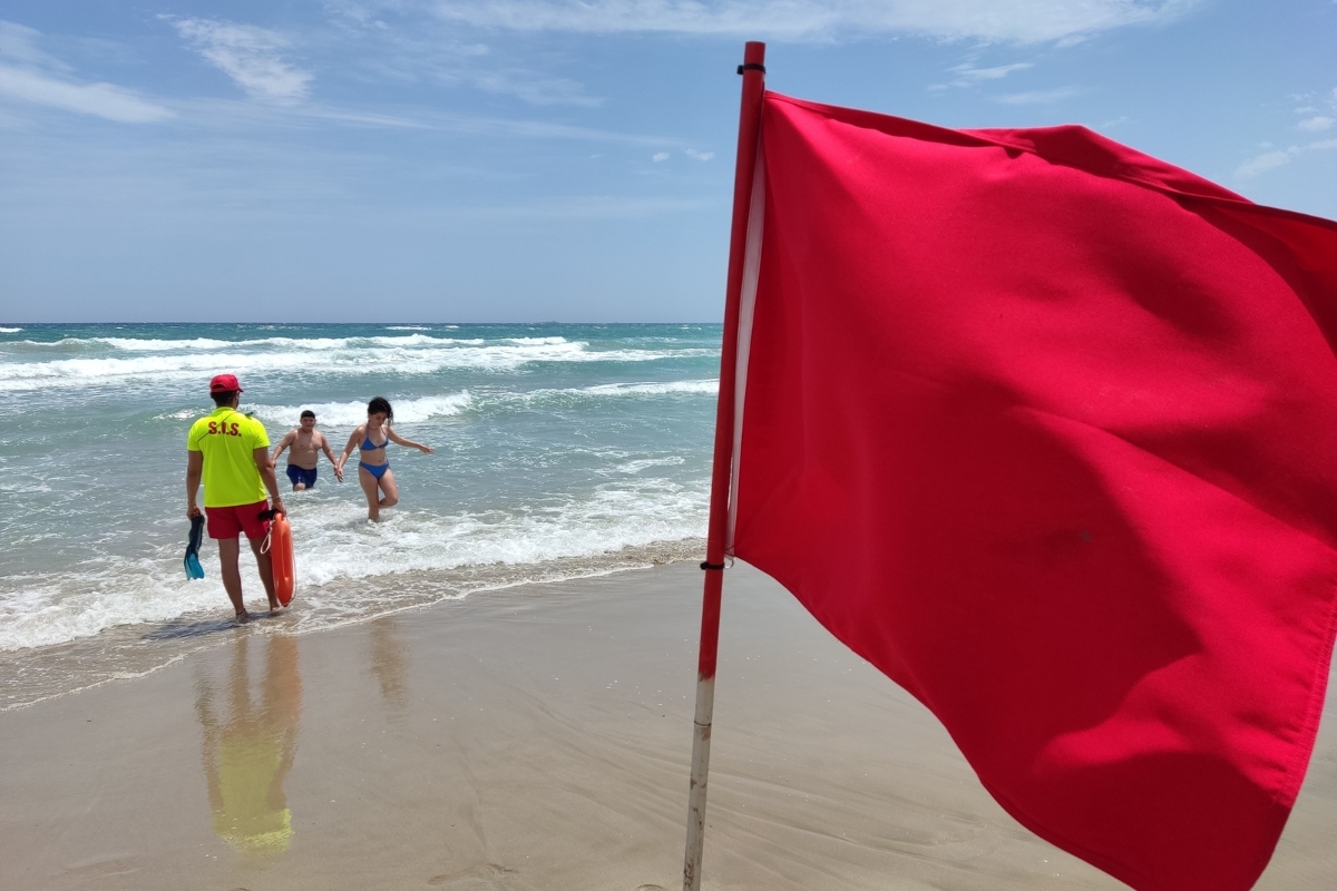 El Plan Copla activa banderas rojas en Águilas y Cartagena y recomienda máxima precaución en otras playas