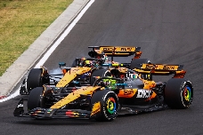 Norris gana en Hungaroring y ajusta aún más la lucha por el título ante Piastri