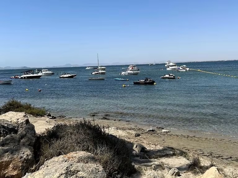 Organizaciones ambientales exigen frenar la navegación descontrolada en el Mar Menor este verano