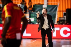El murciano Alberto Antuña hace historia con Sudán del Sur: conquista el bronce en el Afrobasket femenino