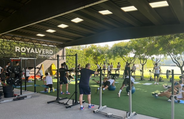 El Valencia CF se ejercita por primera vez en el Royalverd Training Center  
