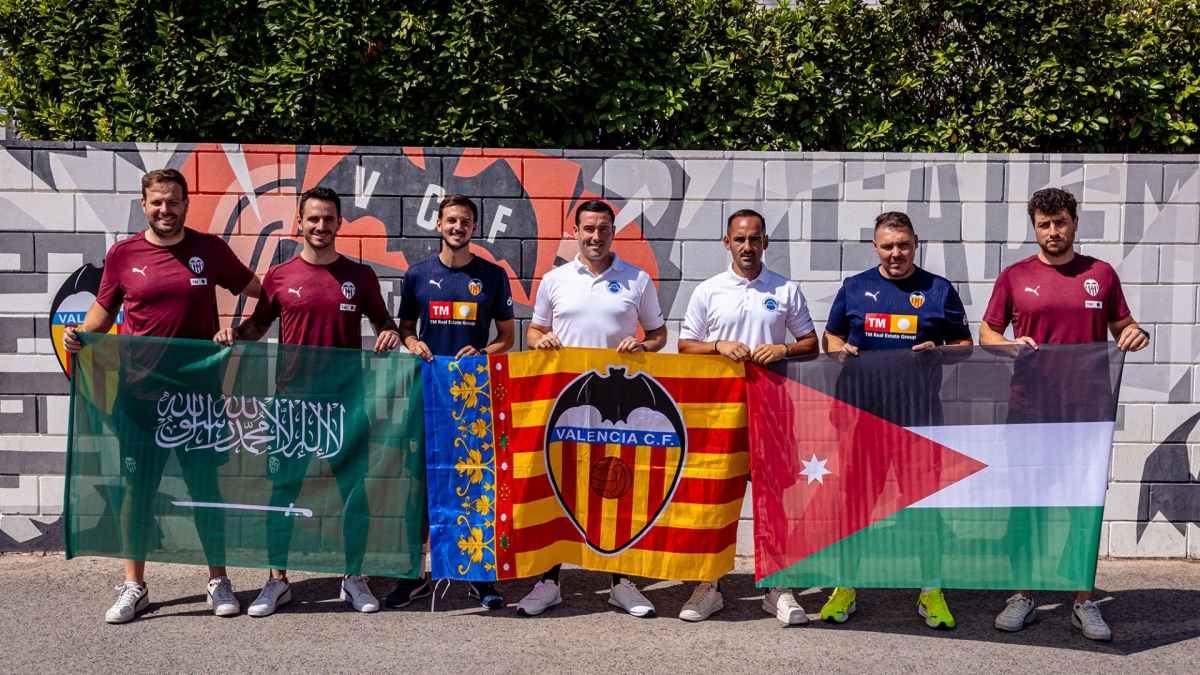 El Valencia renueva su relación con The Bridge SC y refuerza su presencia en Oriente