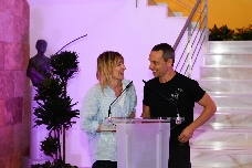 Un aplauso en forma de premio: el festival de Teatro de San Javier reconoce a los actores Nathalie Poza y Pablo Derqui