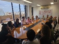 Sanidad pacta mejorar las condiciones de los profesionales laborales subrogados de Manises
