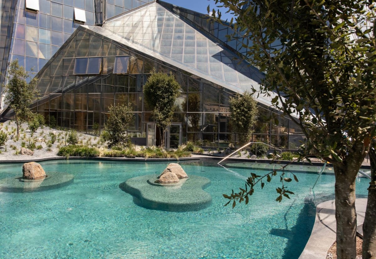 Caldea inaugura su renovada laguna exterior