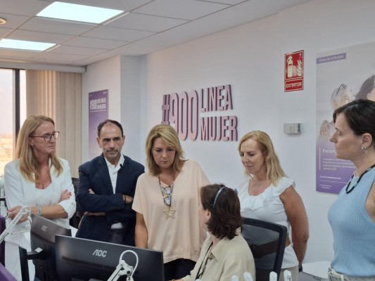 El teléfono Mujer 24 horas de la Generalitat creció un 18% y atendió casi 85.000 llamadas en 2025