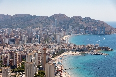 El "éxito" de Benidorm a menor escala: el modelo al que aspiran los municipios turísticos valencianos