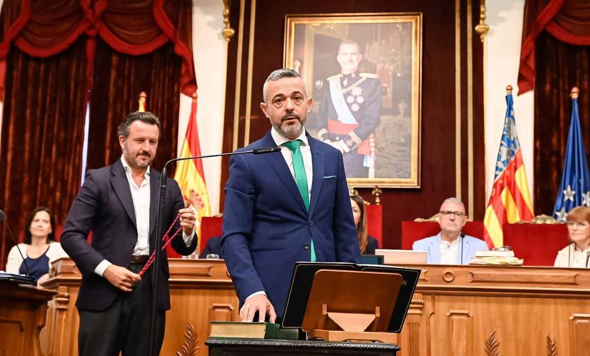 El concejal de Vox en Elche Pedro José Sáez se acoge a la dedicación exclusiva anual