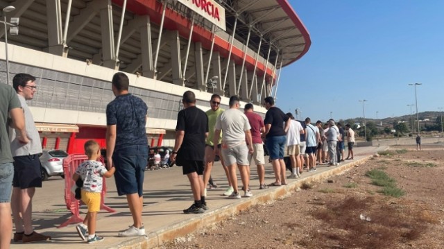 El Murcia, ya con 14.000 abonados, crecerá con quienes lleven su nómina a Caja Rural Central