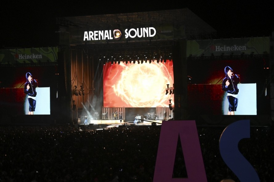 El Arenal Sound arranca sus cuatro jornadas a ritmo de música urbana y pendiente del incendio de la Vall d'Uixó