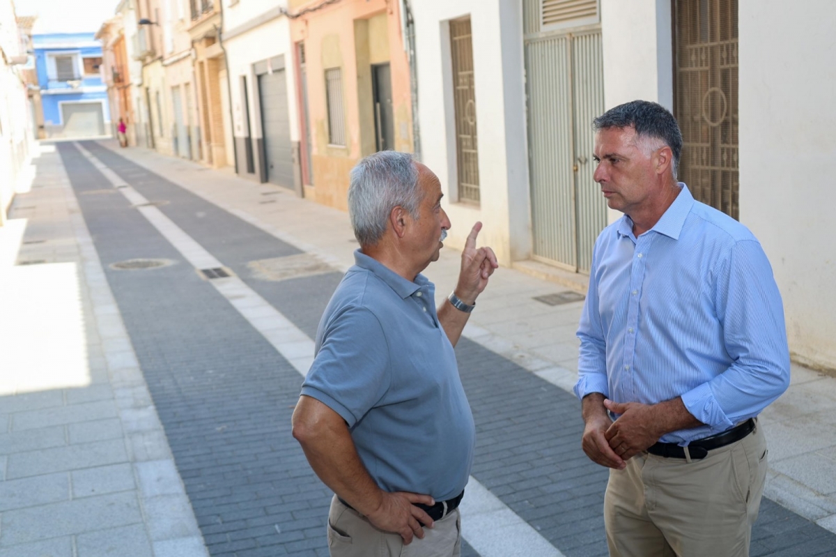 Francisco Ortiz y José Gozalvo en la Calle Sant Pere Màrtir de Torrent. - Foto: AYUNTAMIENTO DE TORRENT Francisco Ortiz y José Gozalvo en la Calle Sant Pere Màrtir de Torrent.