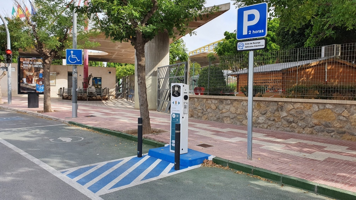 Imagen de archivo de un punto de recarga eléctrica