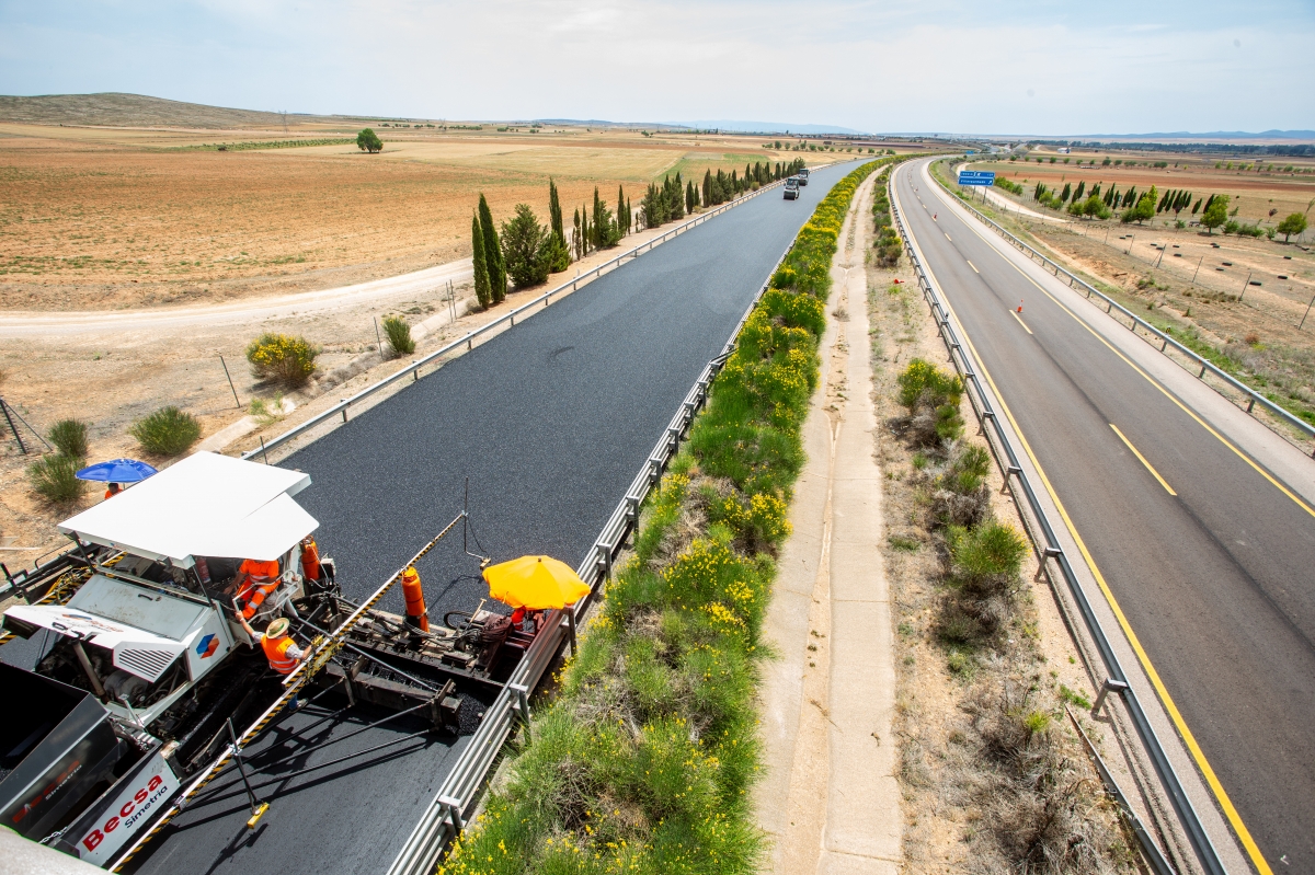 Simetría alcanza una cifra de negocio de 353 millones de euros en 2024 y refuerza su cartera 
